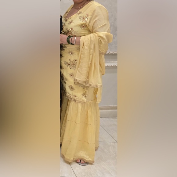 Salwar Kameez Dresses & Skirts - Used Elegant Yellow Embroidered gharara